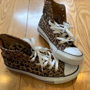Leapard Print high top converse sneakers